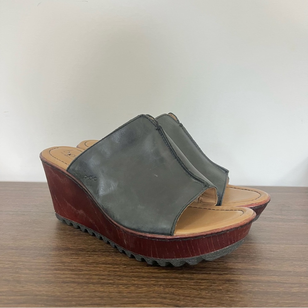 Born Women’s Black Leather Slip On Wedge Sandals Size 9 Faux Wood Bottom